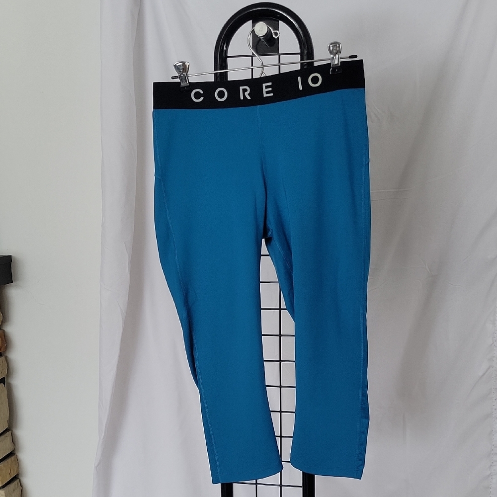 Core 10 Capri Leggings, Large, Blue.